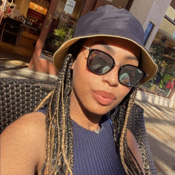 Meet your Posher, Ashley - Picture 1 of 1